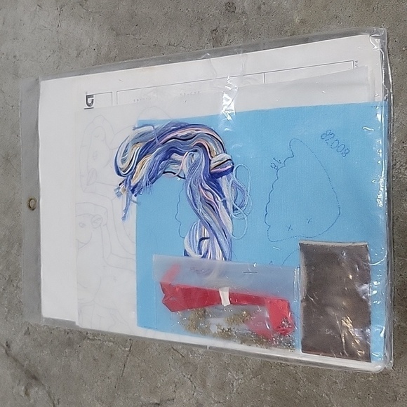 Bucilla Kit #82008, Fantasy Friends, Jeweled Stitchery Ornaments, Christmas - Picture 2 of 10